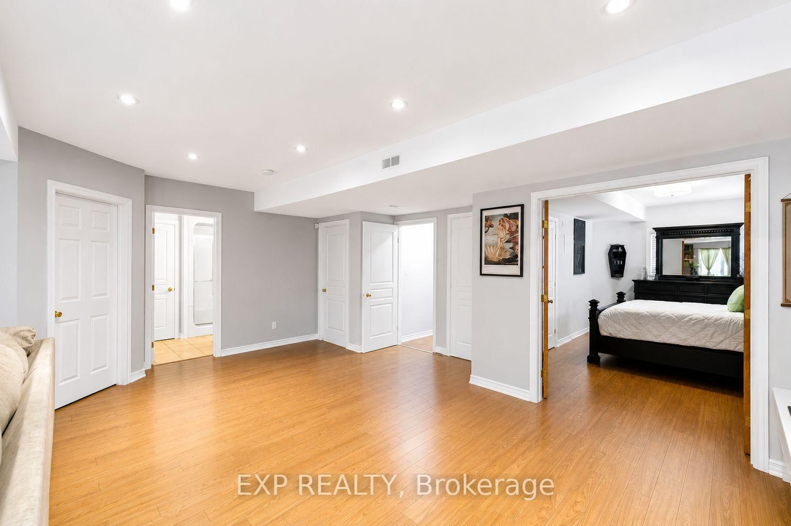 16 Downing Street • Hamilton, ON photo 28