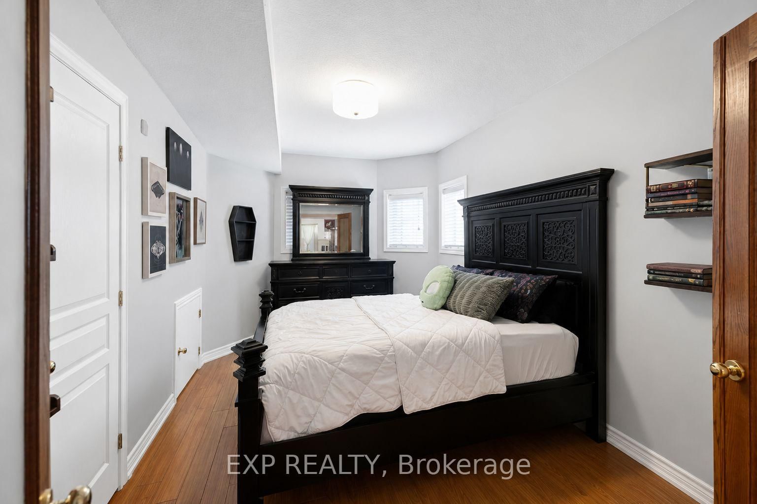16 Downing Street • Hamilton, ON photo 29
