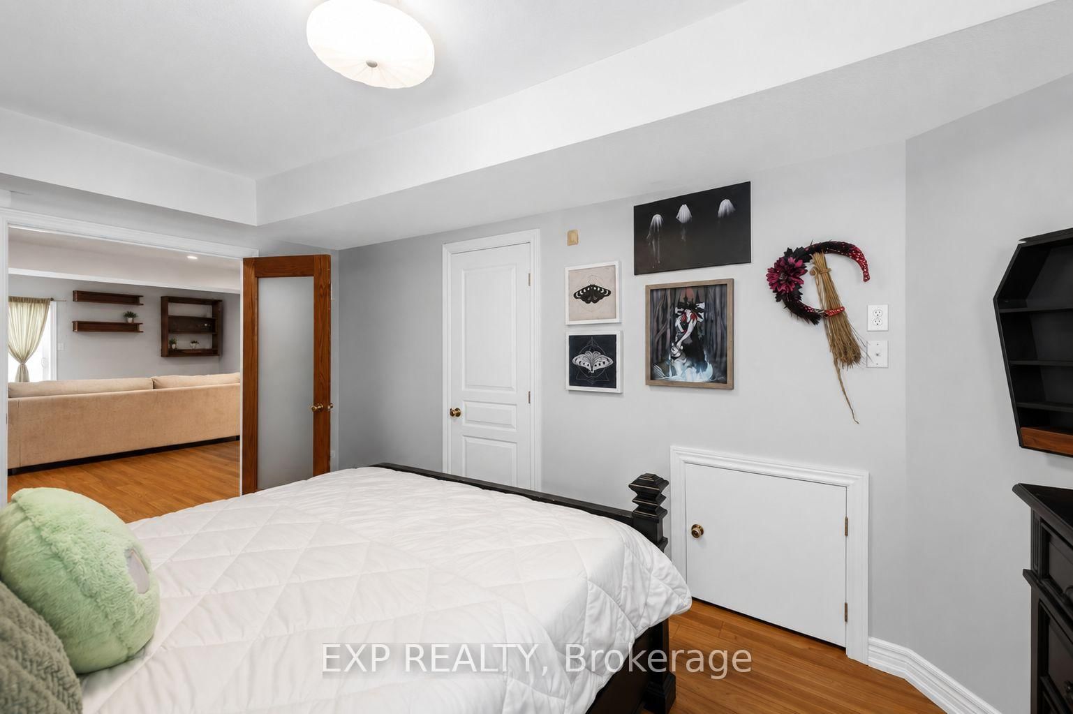 16 Downing Street • Hamilton, ON photo 30