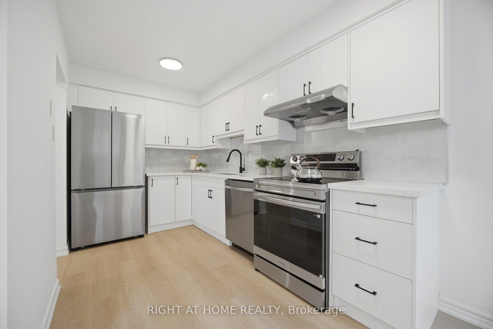 295 N Bluevale Street • #B • Waterloo, ON photo 14