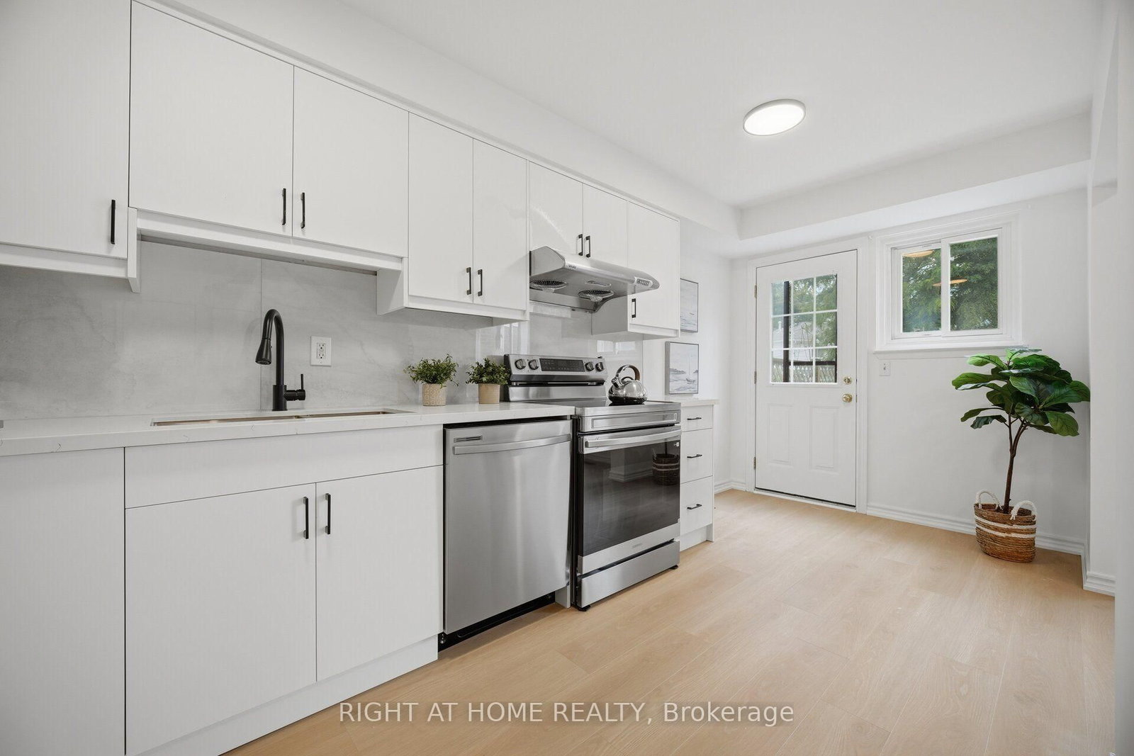 295 N Bluevale Street • #B • Waterloo, ON photo 15