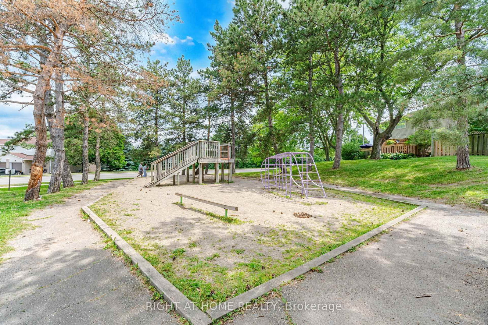 295 N Bluevale Street • #B • Waterloo, ON photo 37