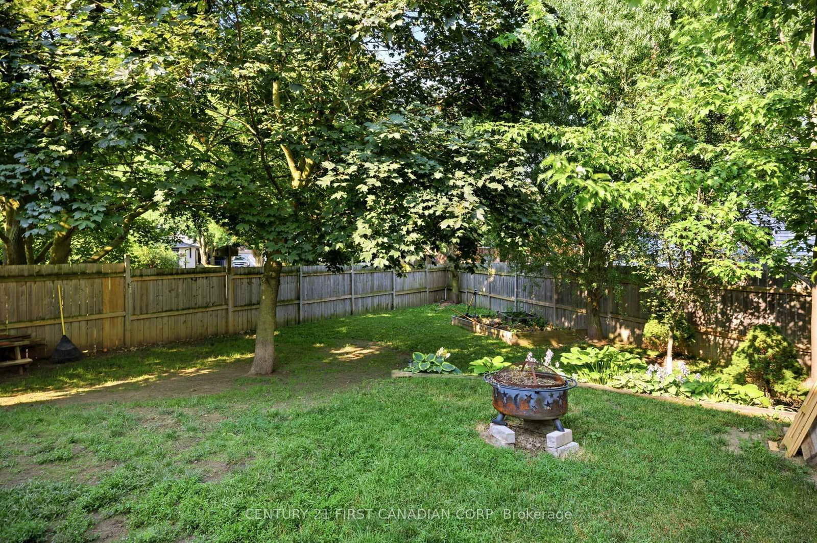 279 Oak Street • Lucan Biddulph, ON photo 33