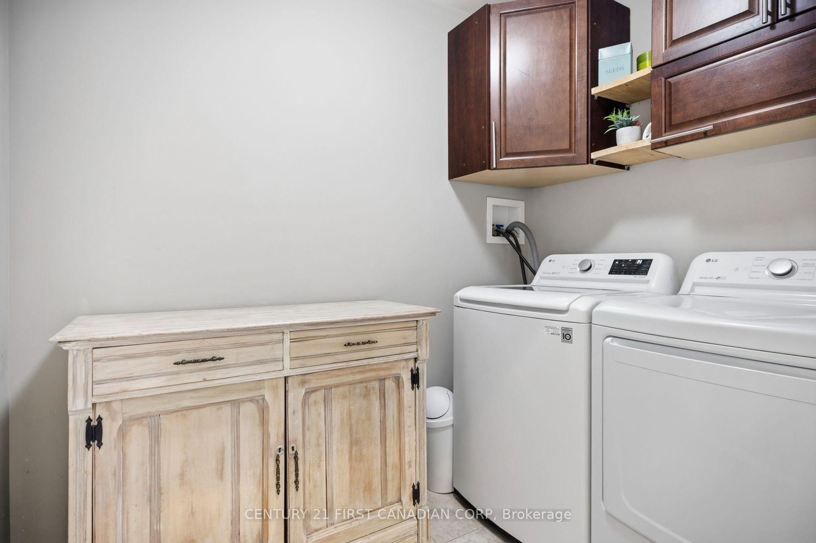 279 Oak Street • Lucan Biddulph, ON photo 8