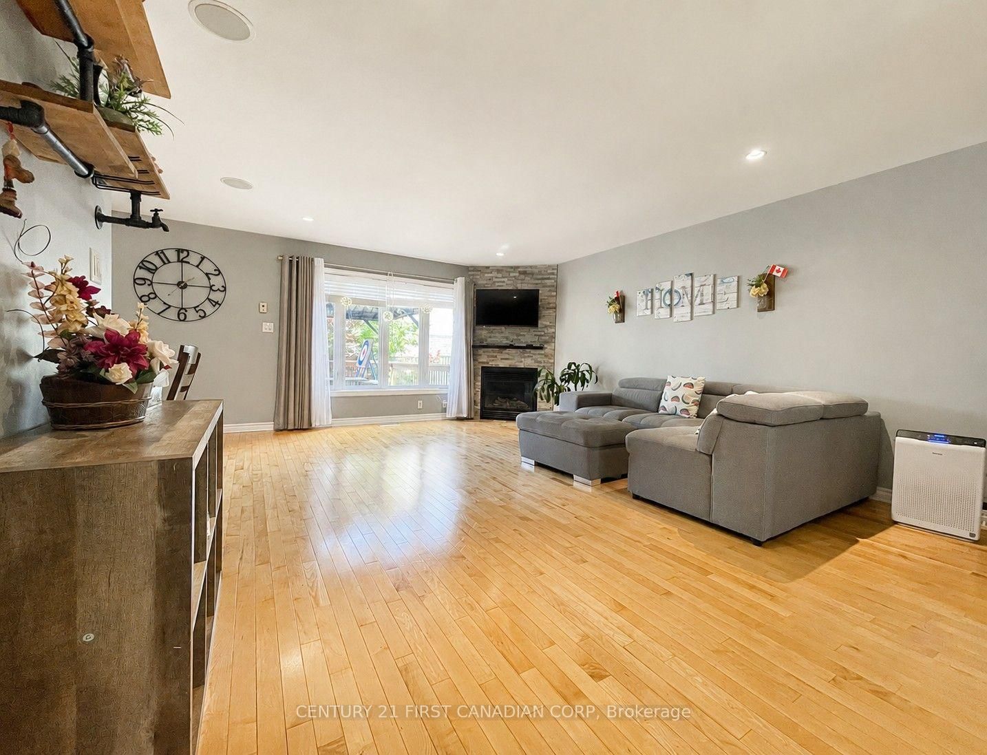 2722 Bateman Trail, London South 5