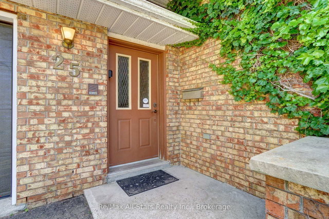 25 Madill Crescent