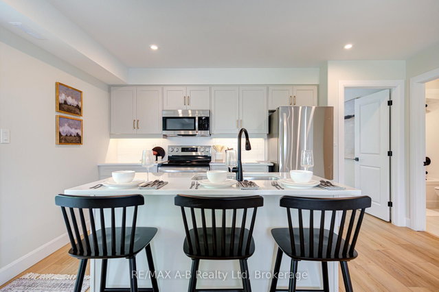 23 - 428 Queen Street W