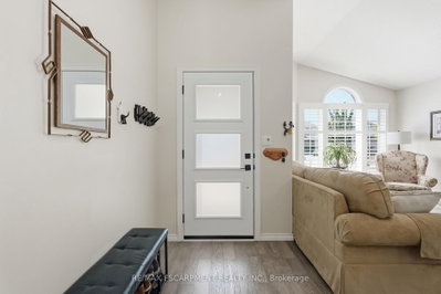 40 Maich Crescent • Brantford, ON photo 2