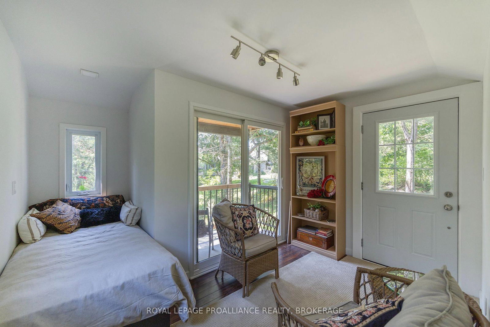 369 Old River Road • Front of Yonge, ON photo 10