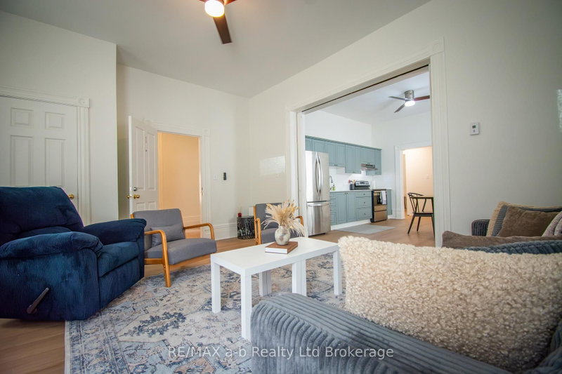 home for lease on Lower-390 Ontario Street