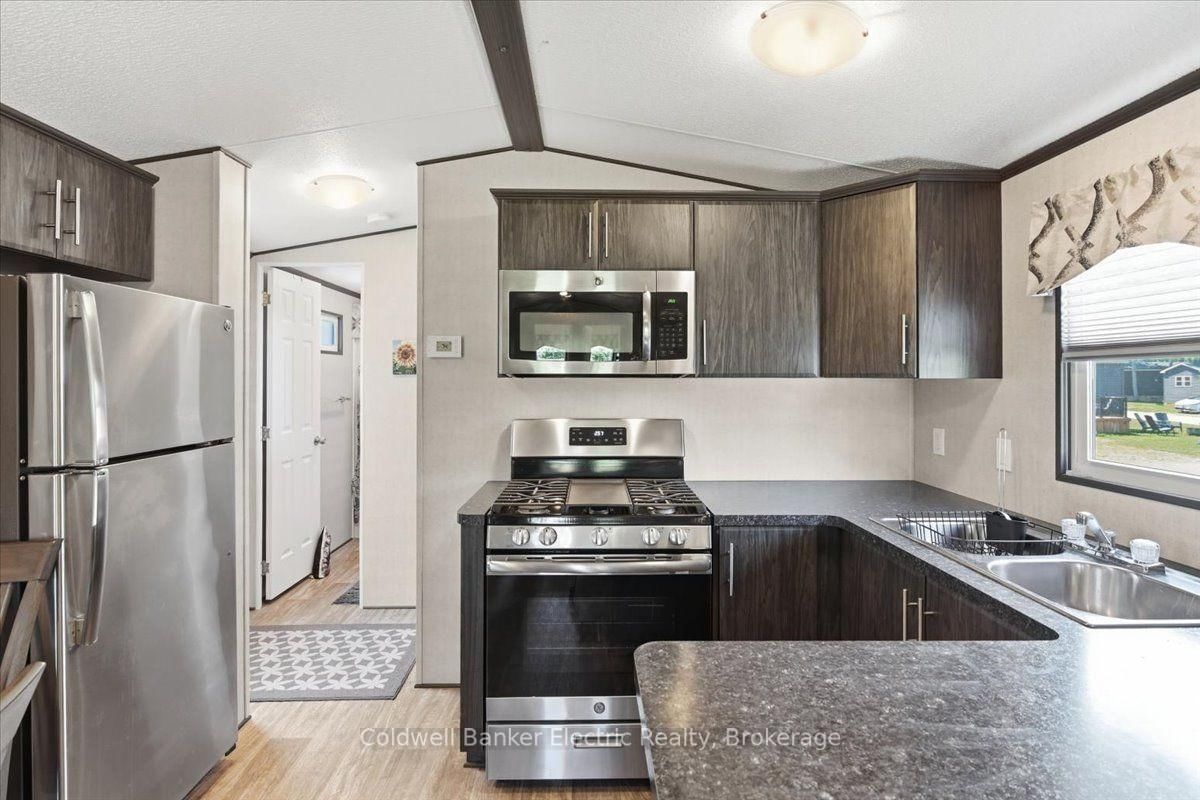 1235 Villiers Line 13 Lambton Avenue • Otonabee-South Monaghan, ON photo 11