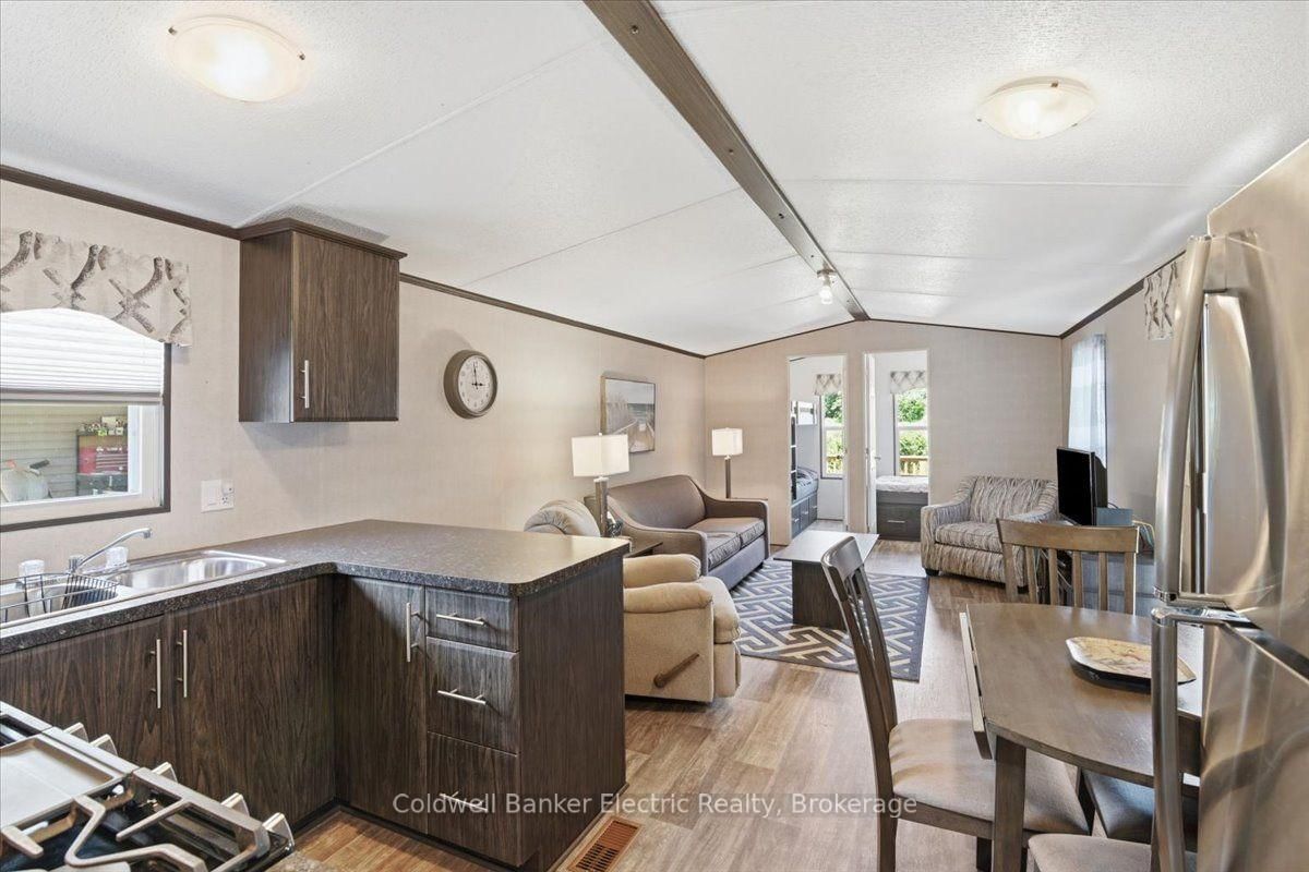 1235 Villiers Line 13 Lambton Avenue • Otonabee-South Monaghan, ON photo 12