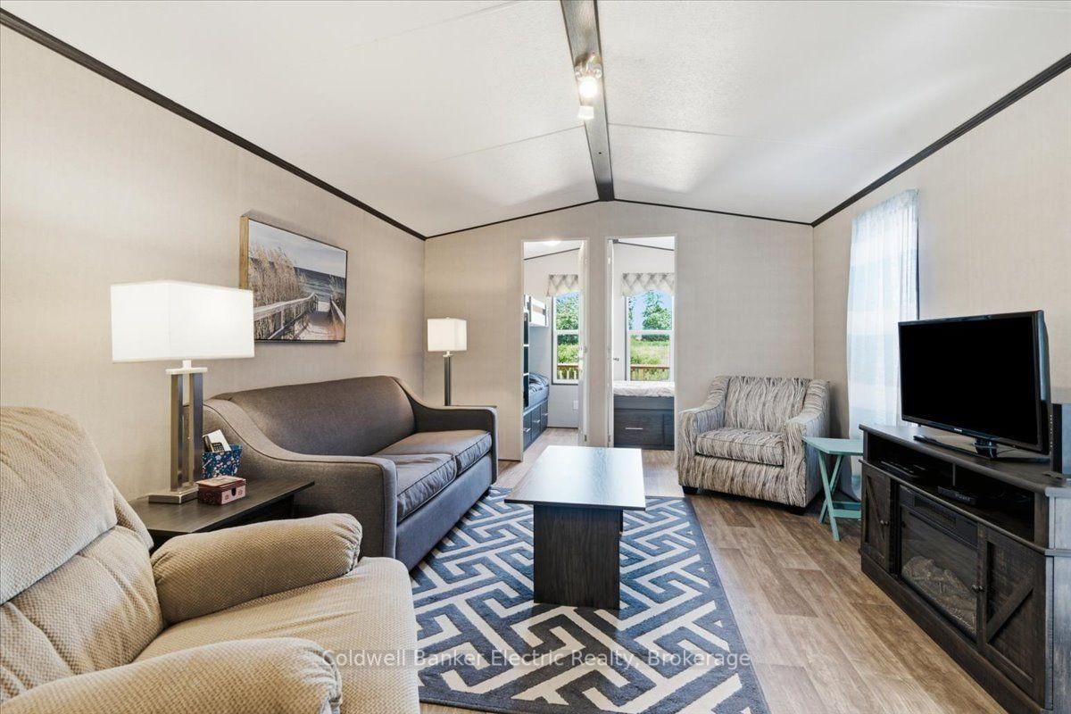 1235 Villiers Line 13 Lambton Avenue • Otonabee-South Monaghan, ON photo 13