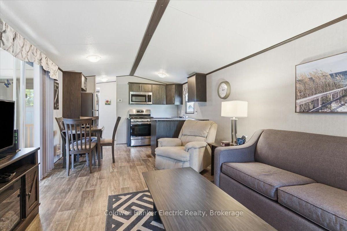 1235 Villiers Line 13 Lambton Avenue • Otonabee-South Monaghan, ON photo 14