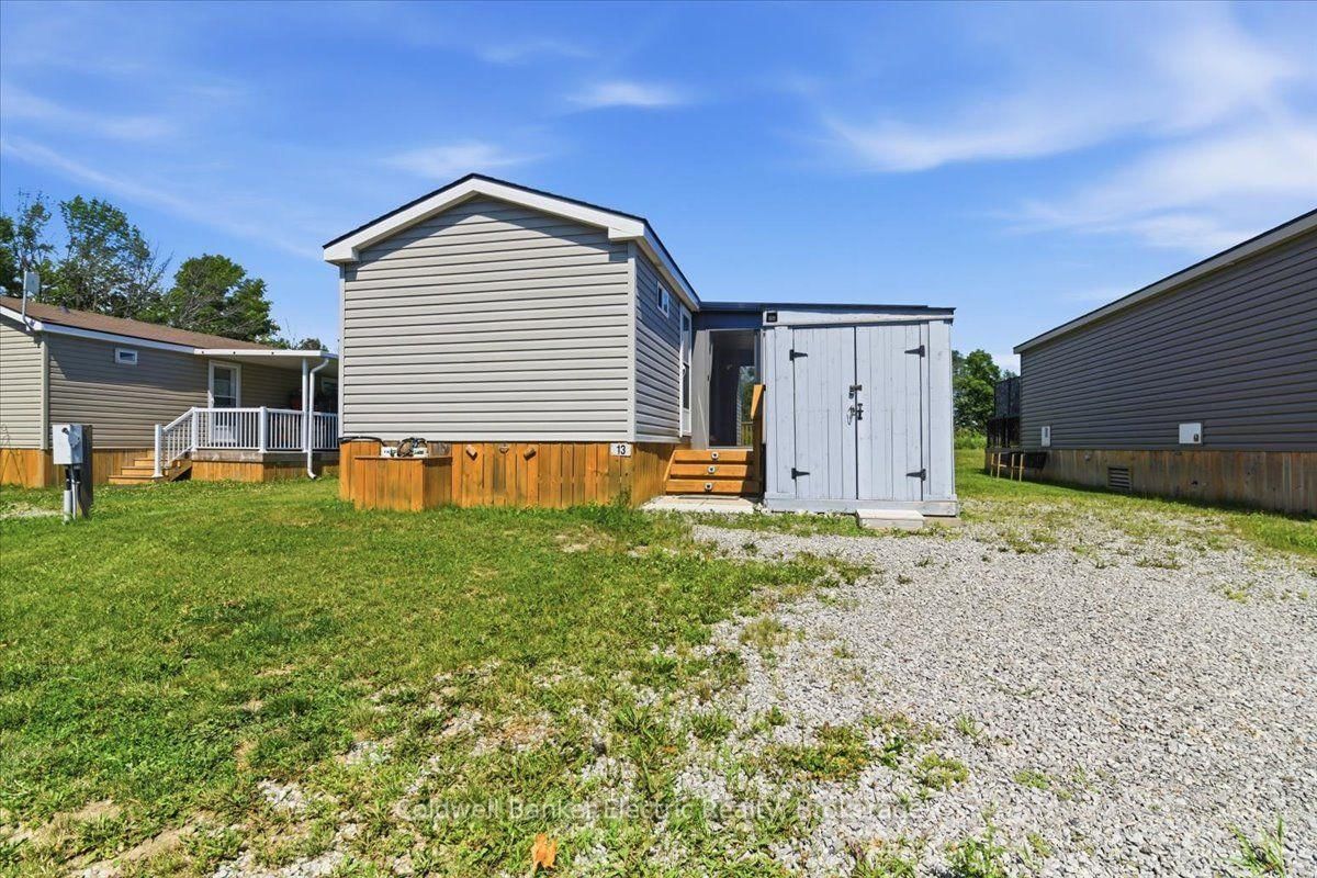 1235 Villiers Line 13 Lambton Avenue • Otonabee-South Monaghan, ON photo 2