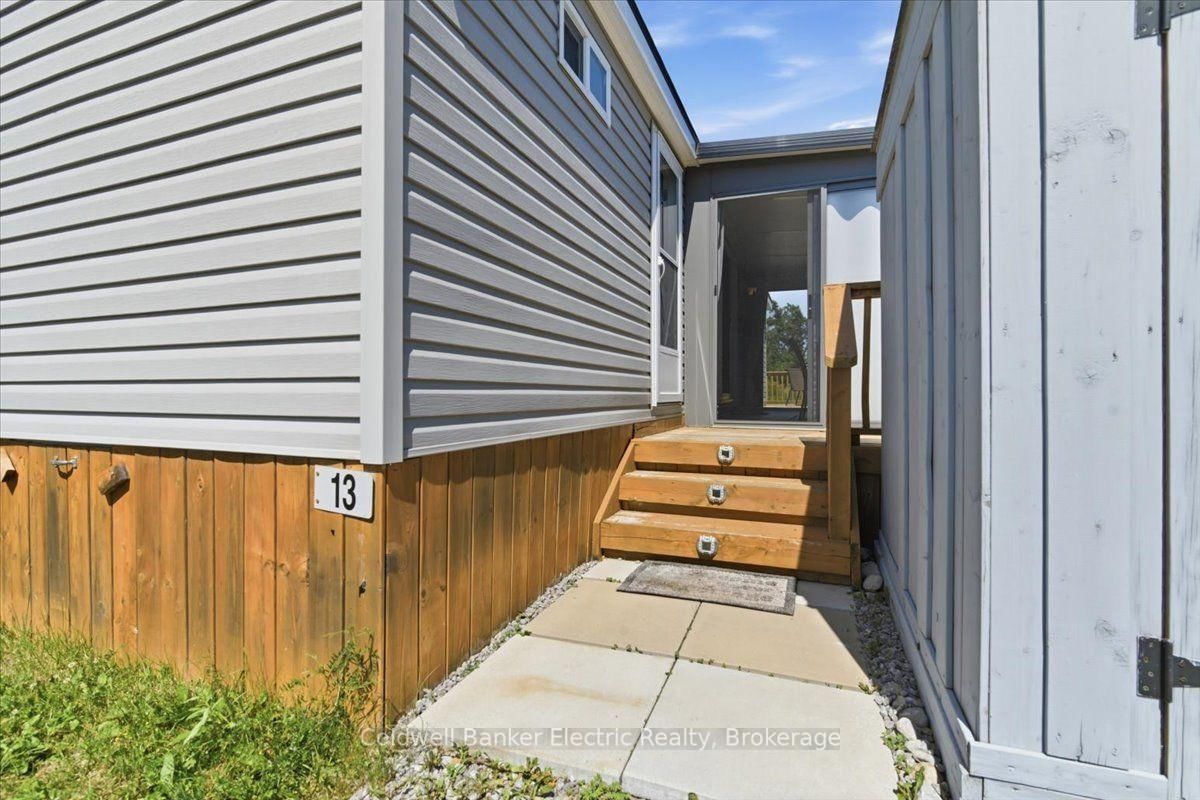 1235 Villiers Line 13 Lambton Avenue • Otonabee-South Monaghan, ON photo 3