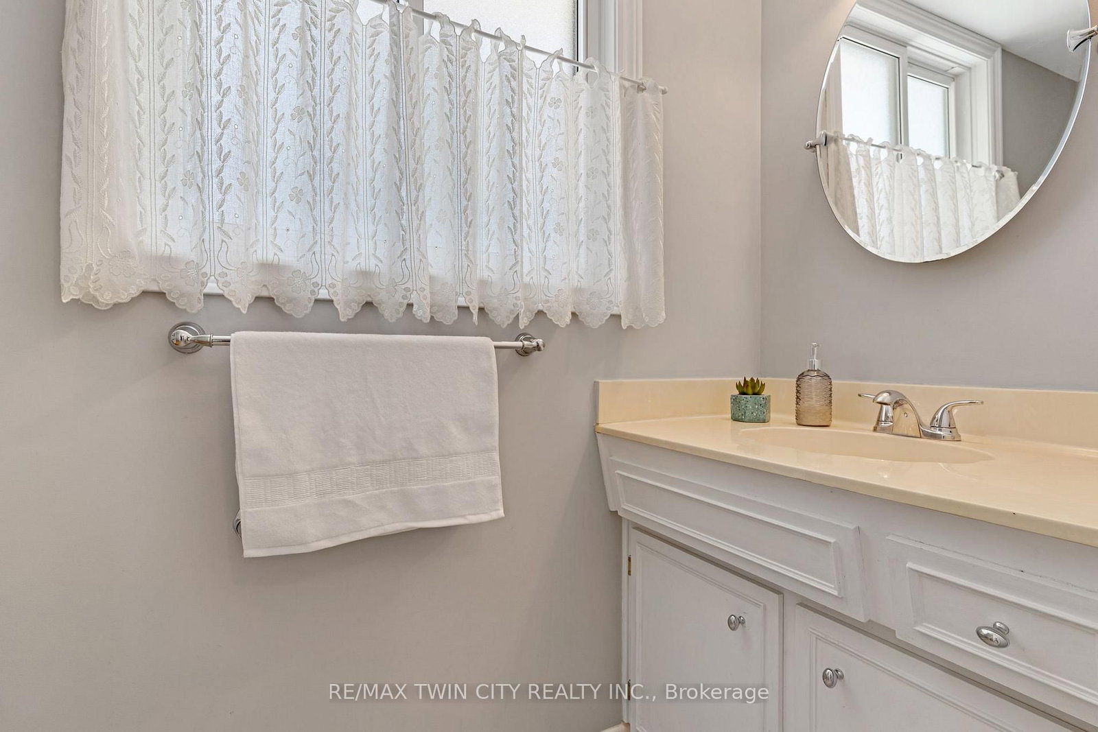 15 Lewis Crescent • Kitchener, ON photo 18