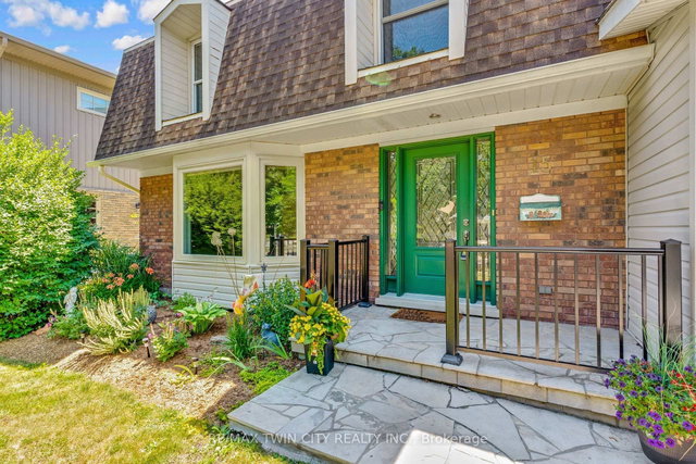 15 Lewis Crescent