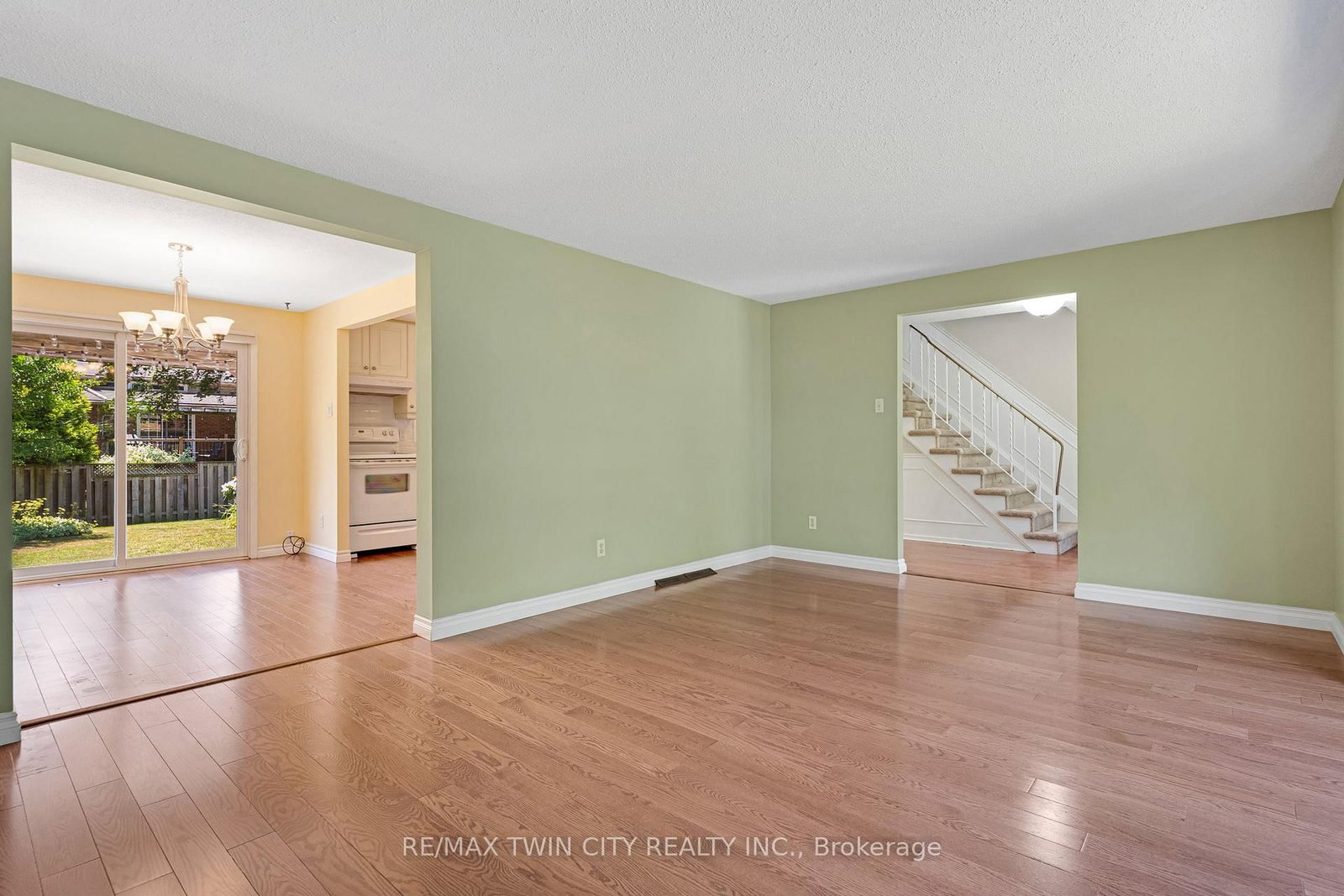 15 Lewis Crescent • Kitchener, ON photo 9