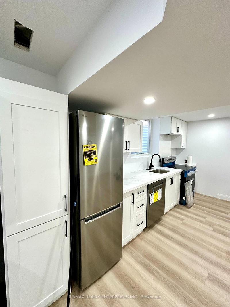 Basement - 154 Thames Way