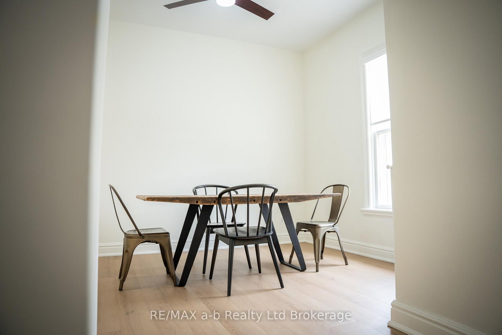 Upper - 390 Ontario Street, Stratford 4