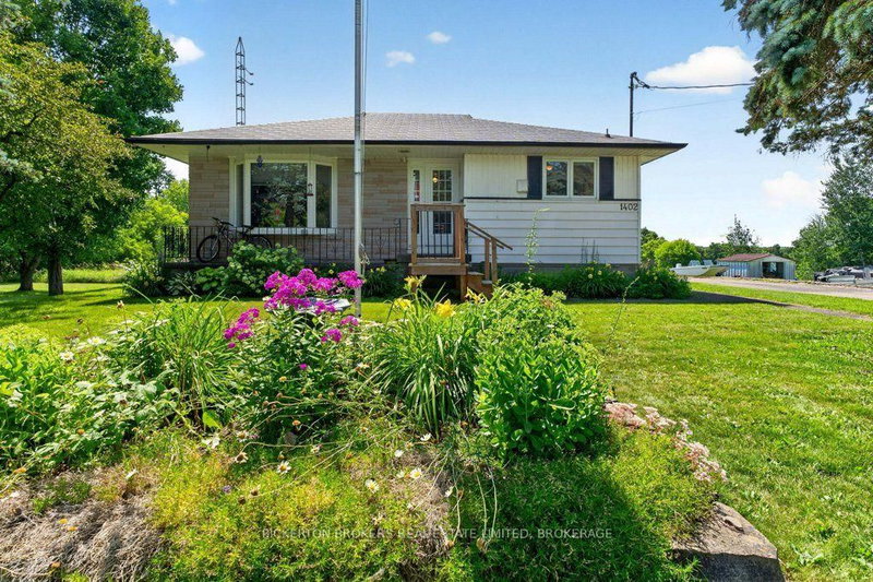 home for sale on 1402 County Rd 8 Road