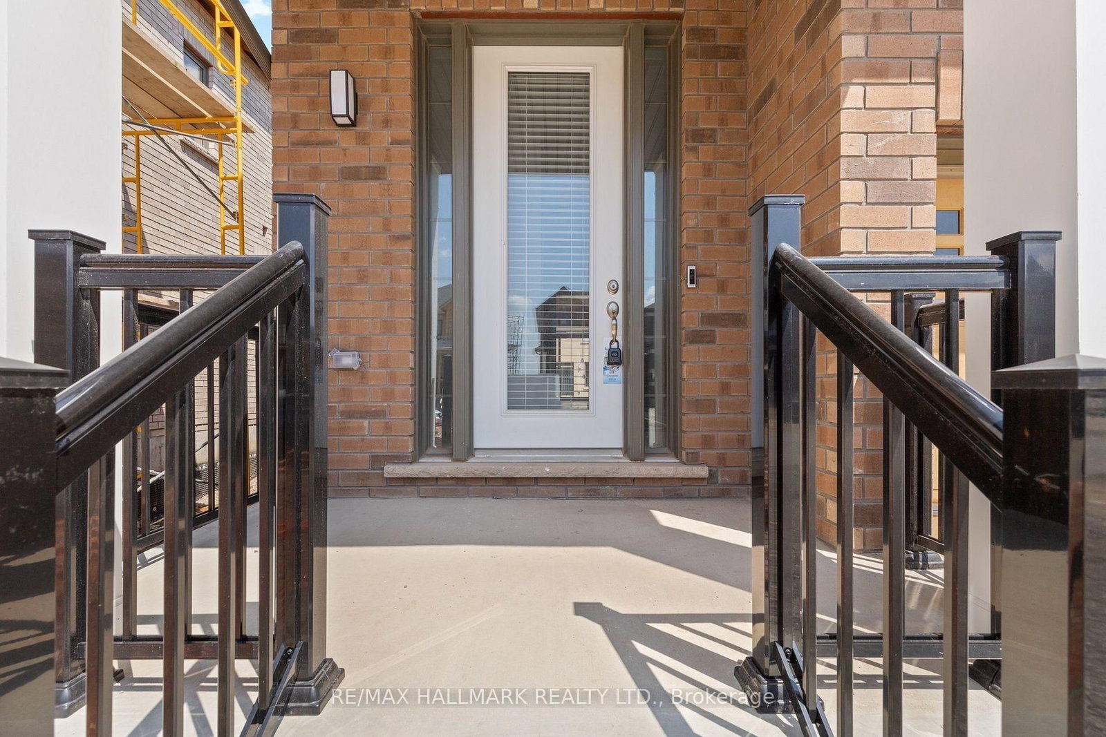 16 Crossmore Crescent • Cambridge, ON photo 2