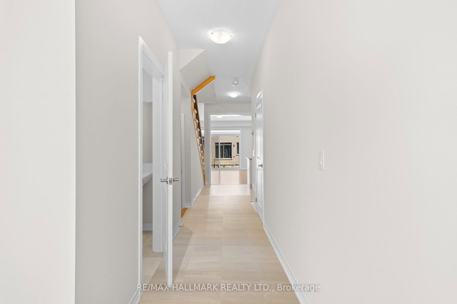 16 Crossmore Crescent • Cambridge, ON photo 4