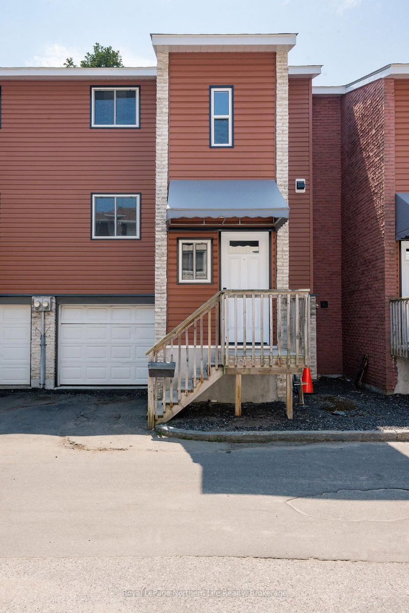 8 - 850 Lakeshore Drive