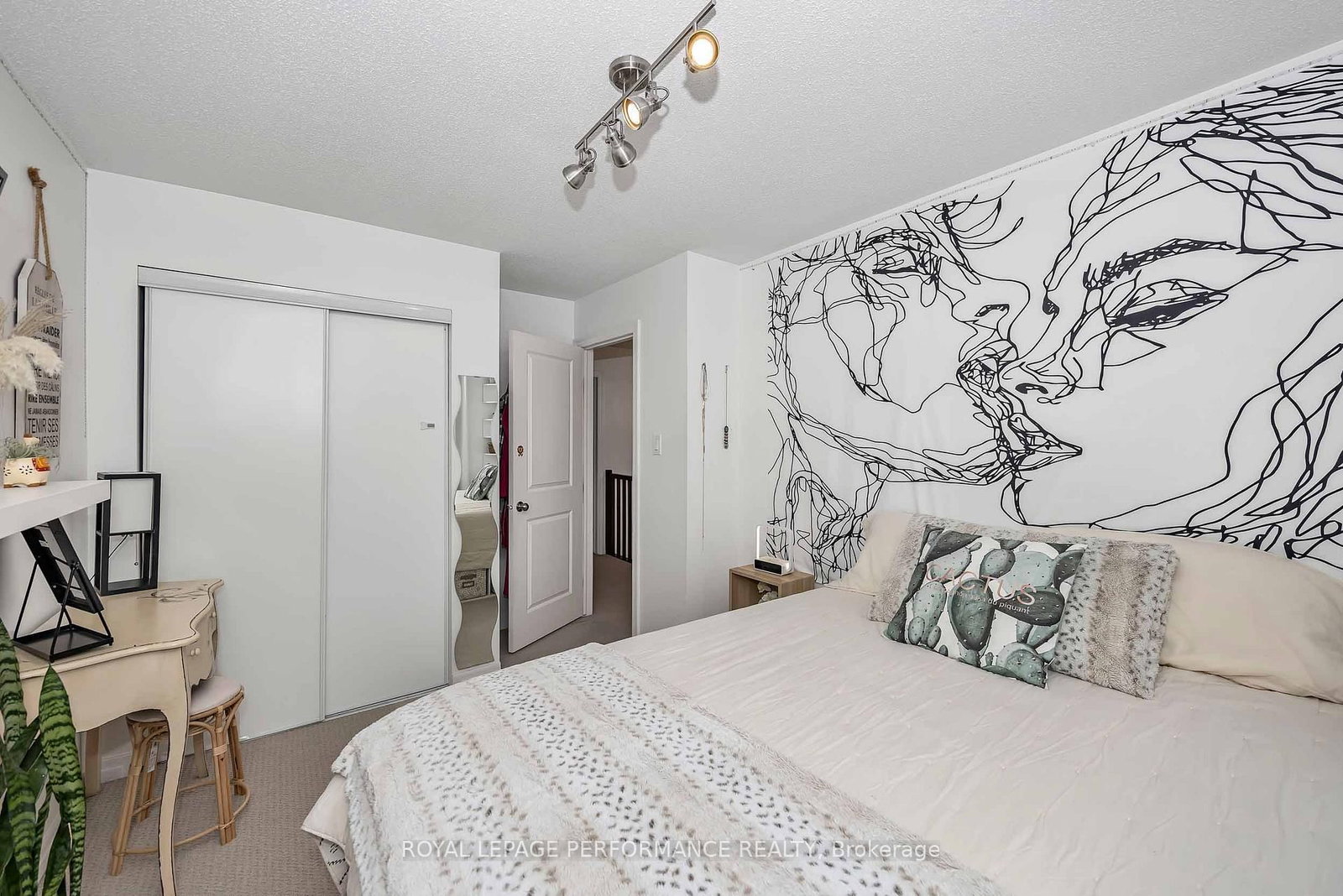 510 Knotridge Street • Orleans, ON photo 17