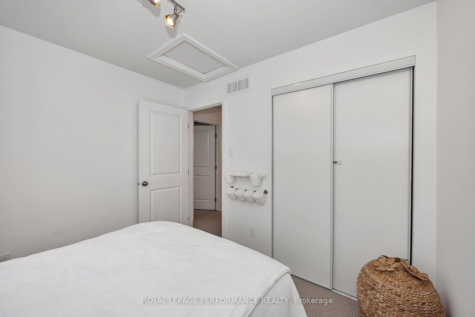 510 Knotridge Street • Orleans, ON photo 19