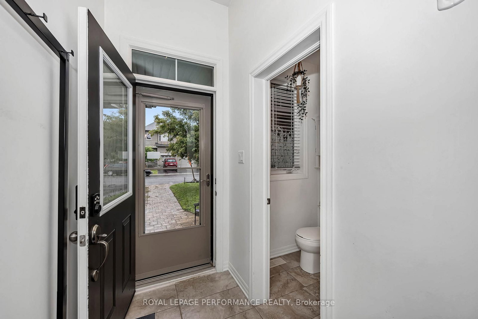 510 Knotridge Street • Orleans, ON photo 4