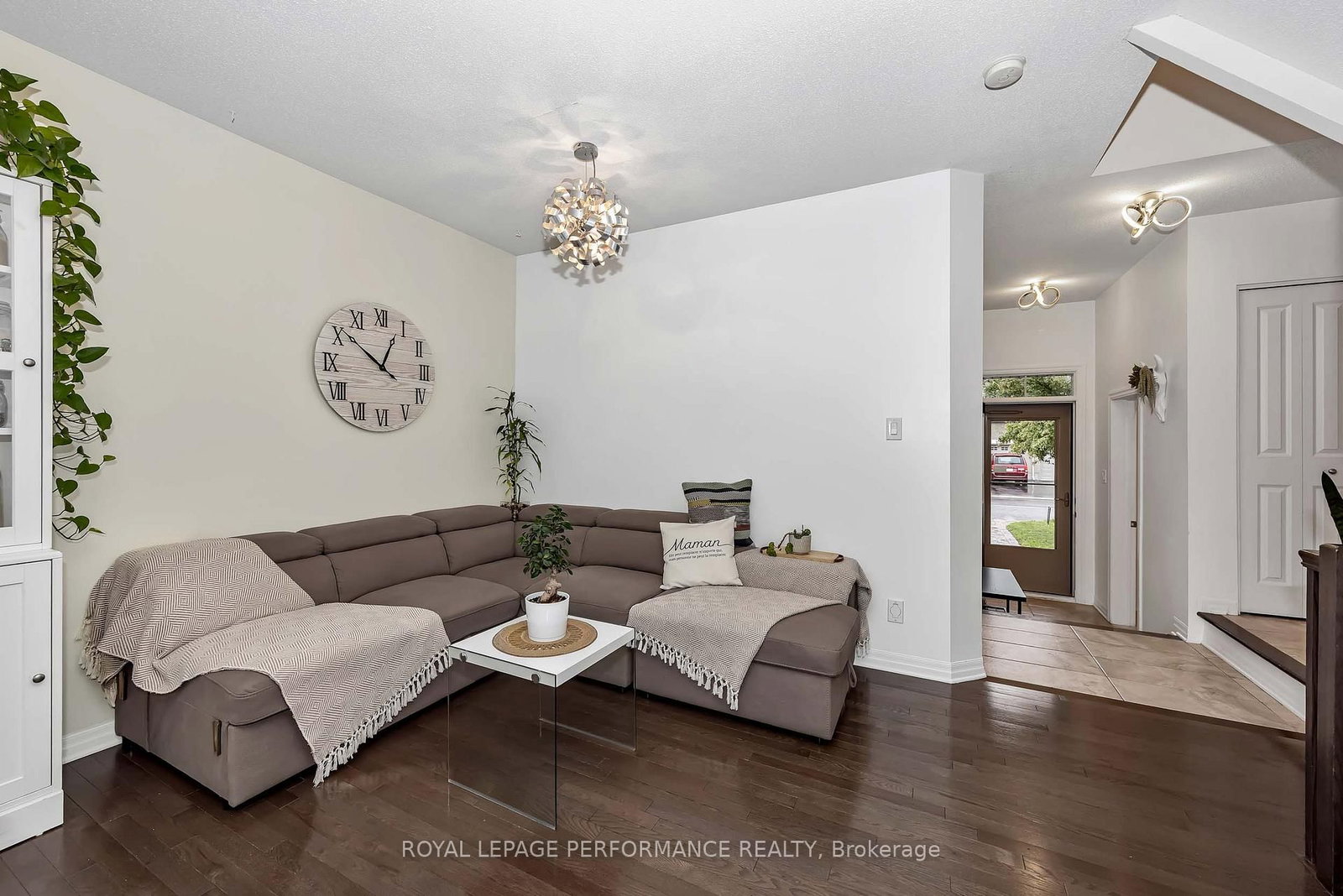 510 Knotridge Street • Orleans, ON photo 6