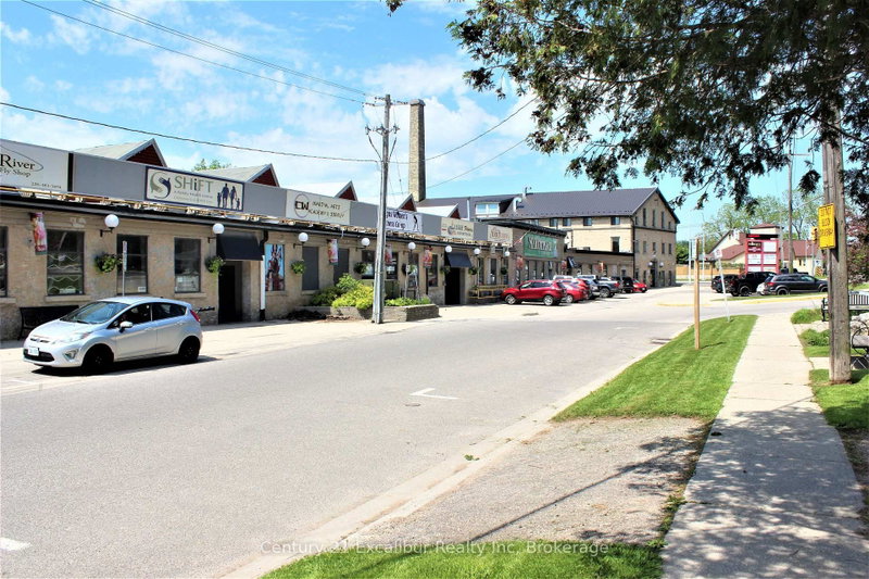 105 Queen St W photo 2