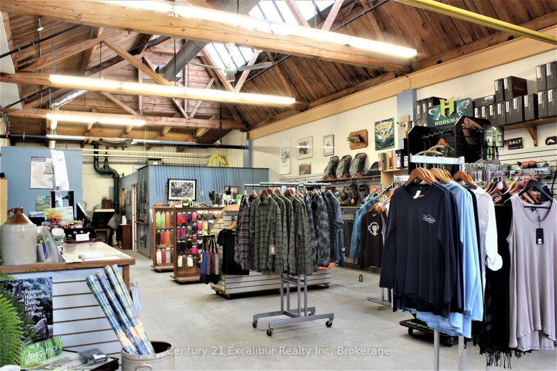 105 Queen St W photo 5