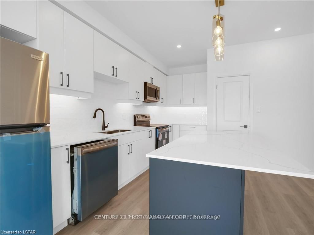 51 - 3900 Savoy Street, London South 4