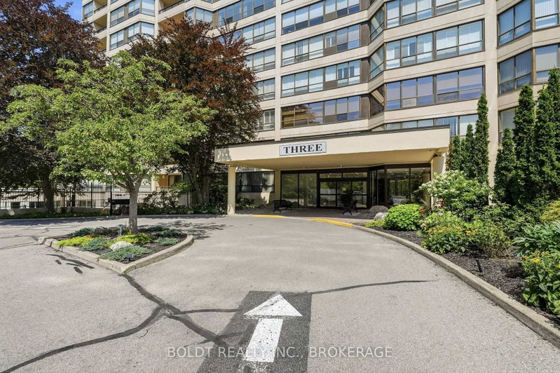 3 Towering Heights Blvd photo 4