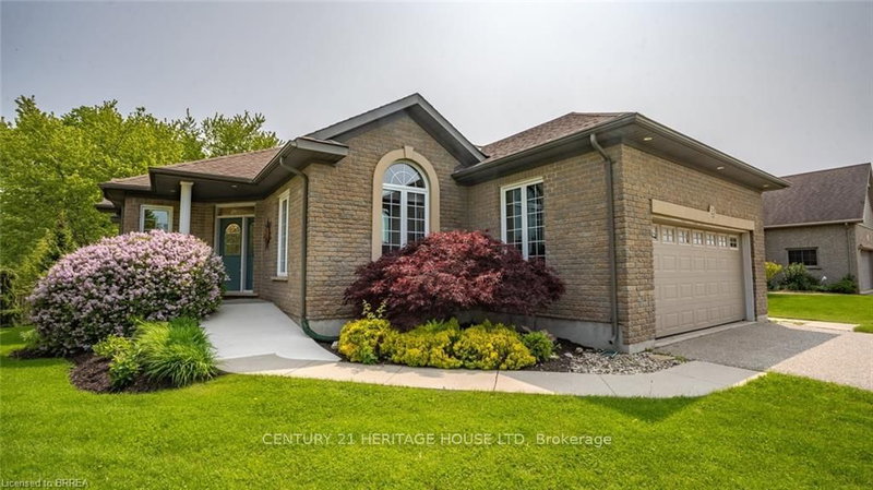 2 Hunter Drive S