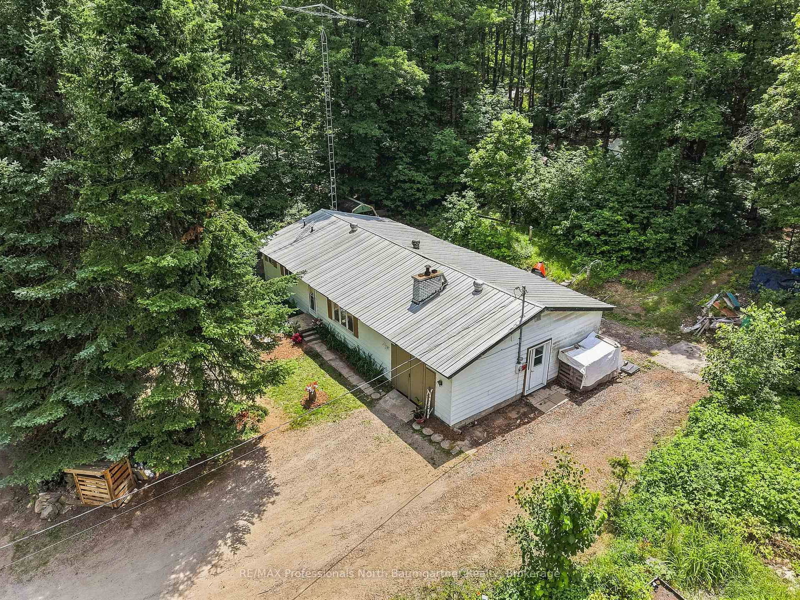 1201 Wenona Lake Road • Dysart et al, ON photo 1