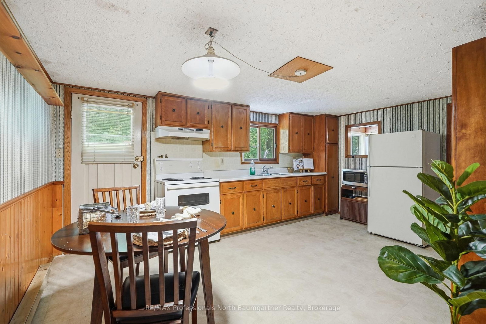 1201 Wenona Lake Road • Dysart et al, ON photo 10
