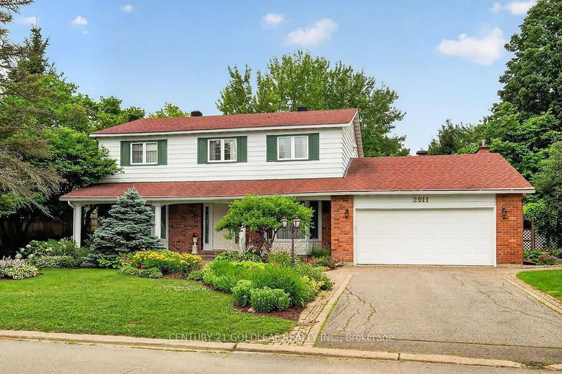 home for sale on 2011 Hollybrook Crescent