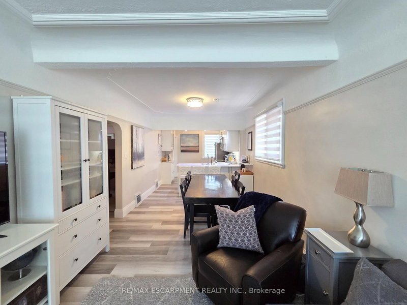 77 Paradise Road S