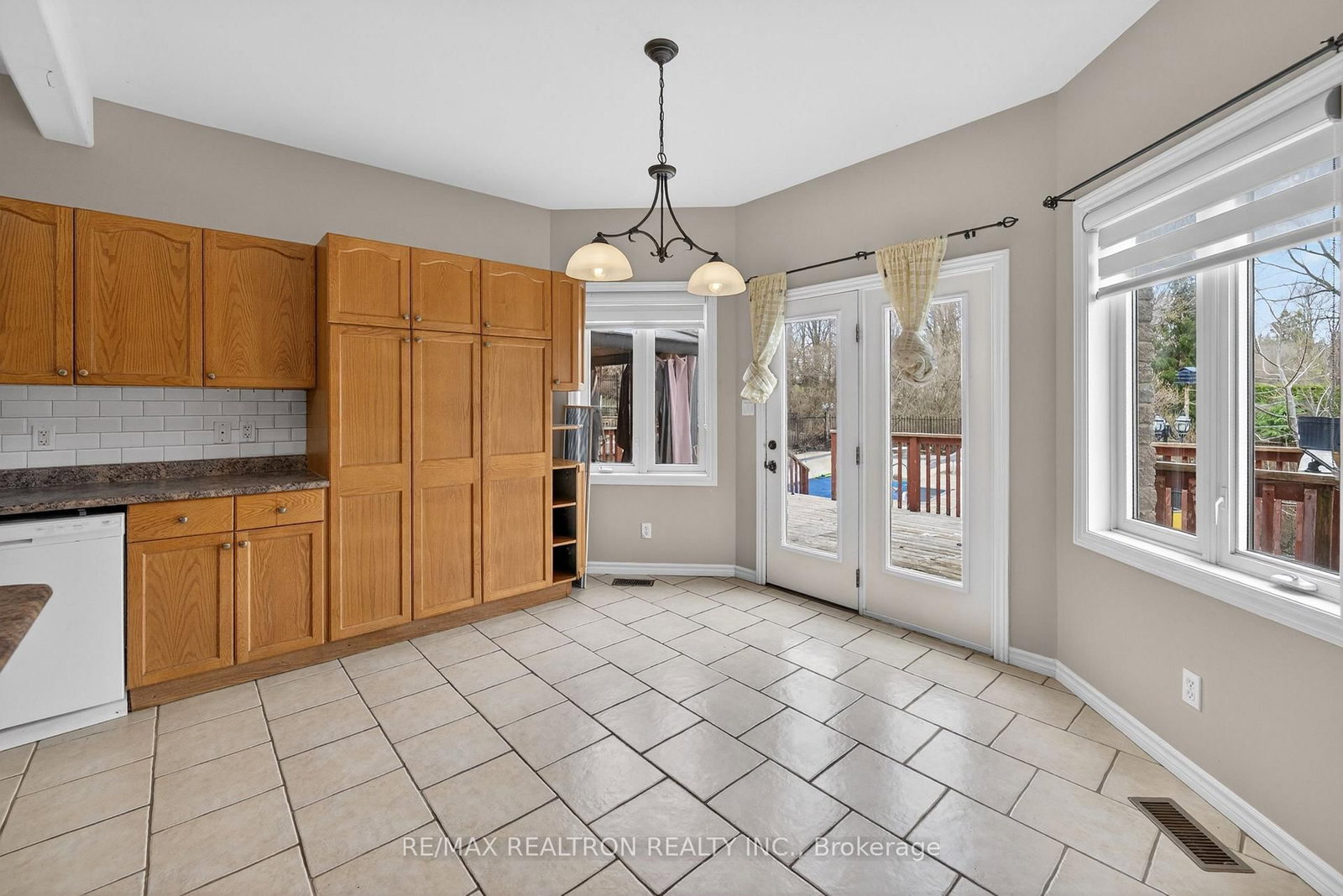 20 Magnolia Court • Belleville, ON photo 32
