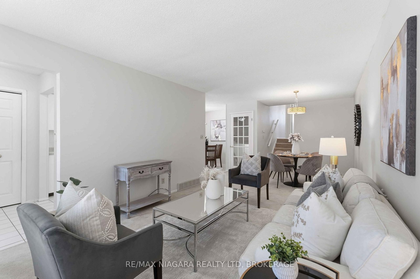 6156 Wildrose Crescent • Niagara Falls, ON photo 4