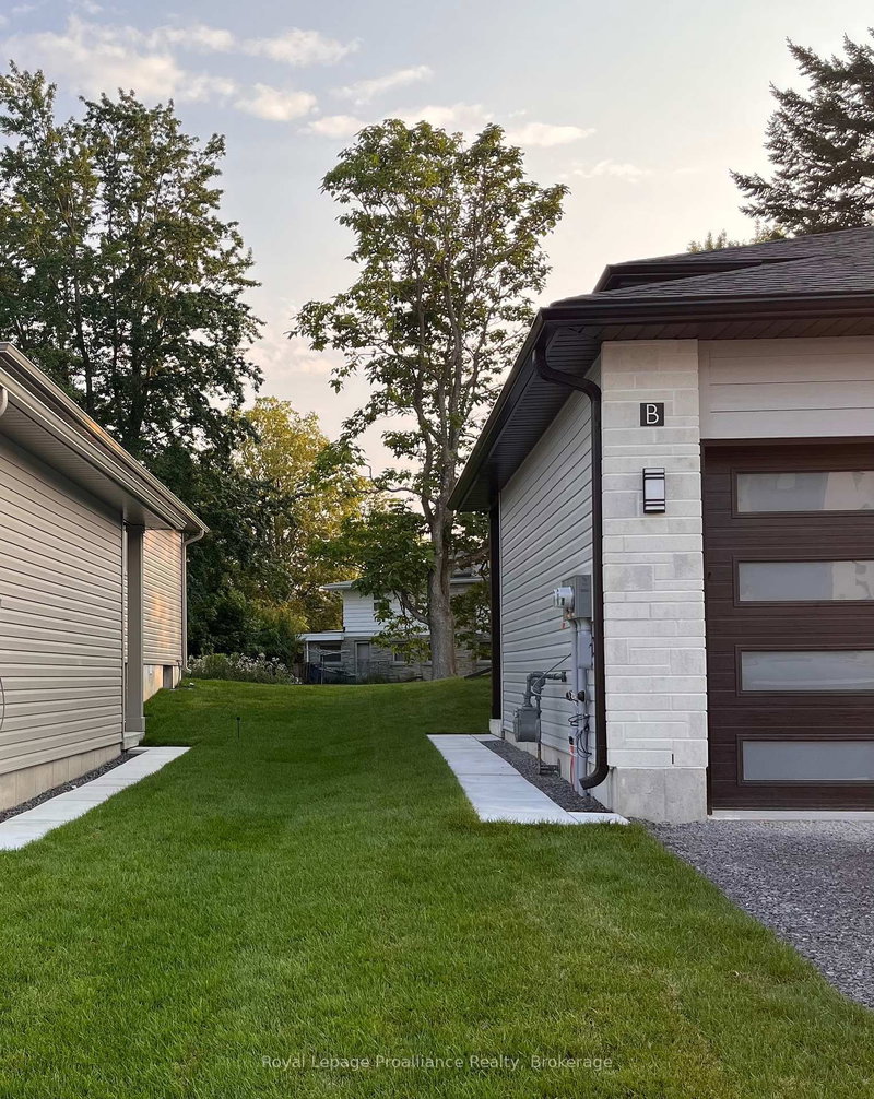 166 Sienna Ave photo 4