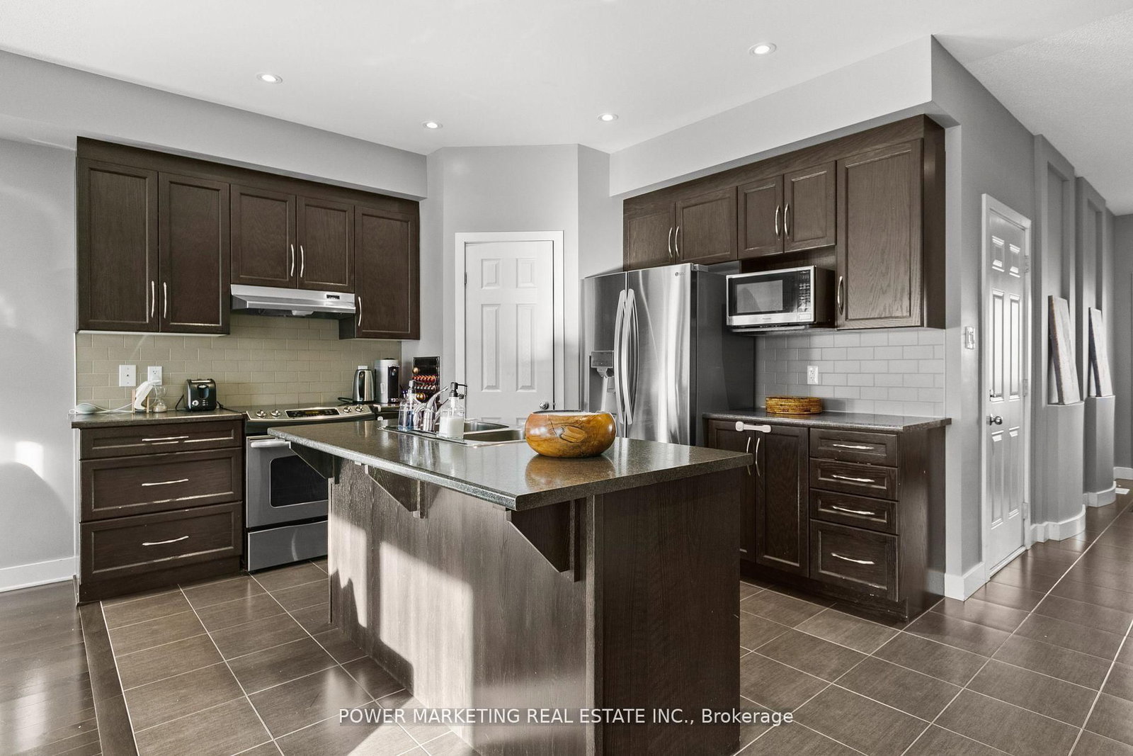 2200 NANTES Street • Ottawa, ON photo 6