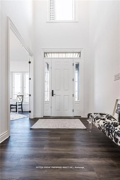105 Harvest Lane • Thames Centre, ON photo 3