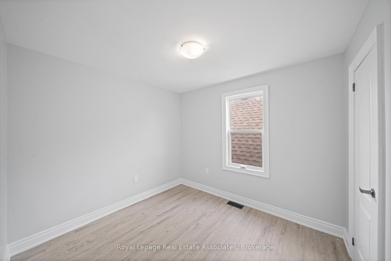 305 Weir Street N • Hamilton, ON photo 13