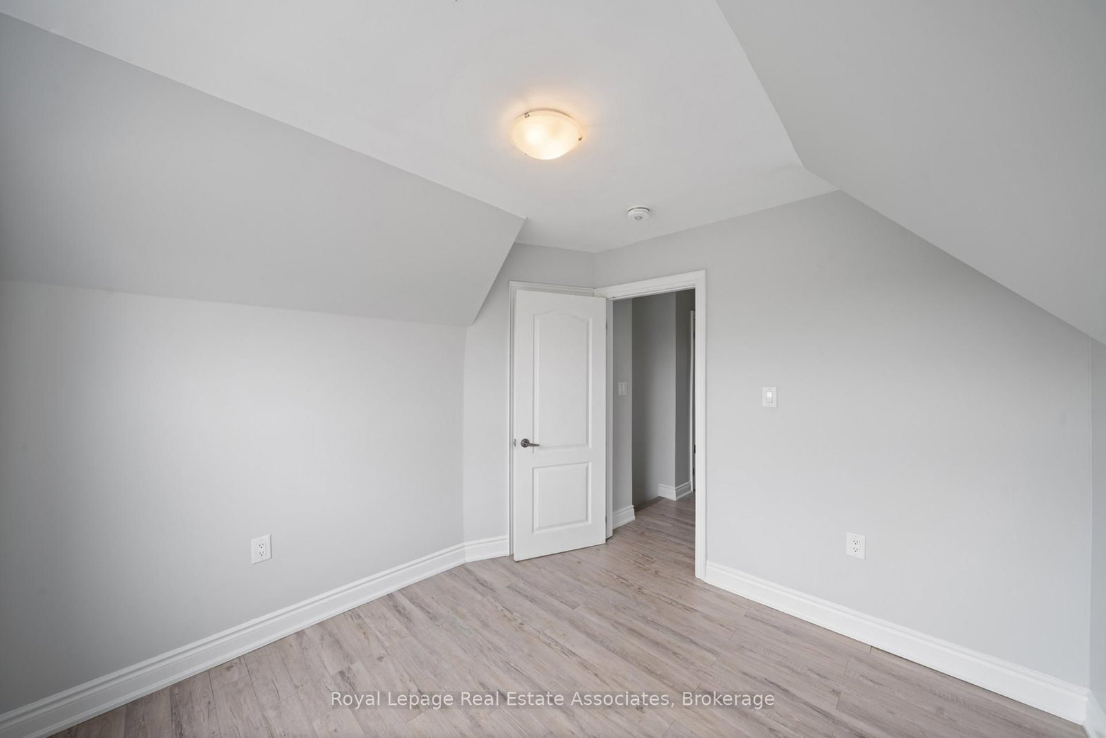 305 Weir Street N • Hamilton, ON photo 16