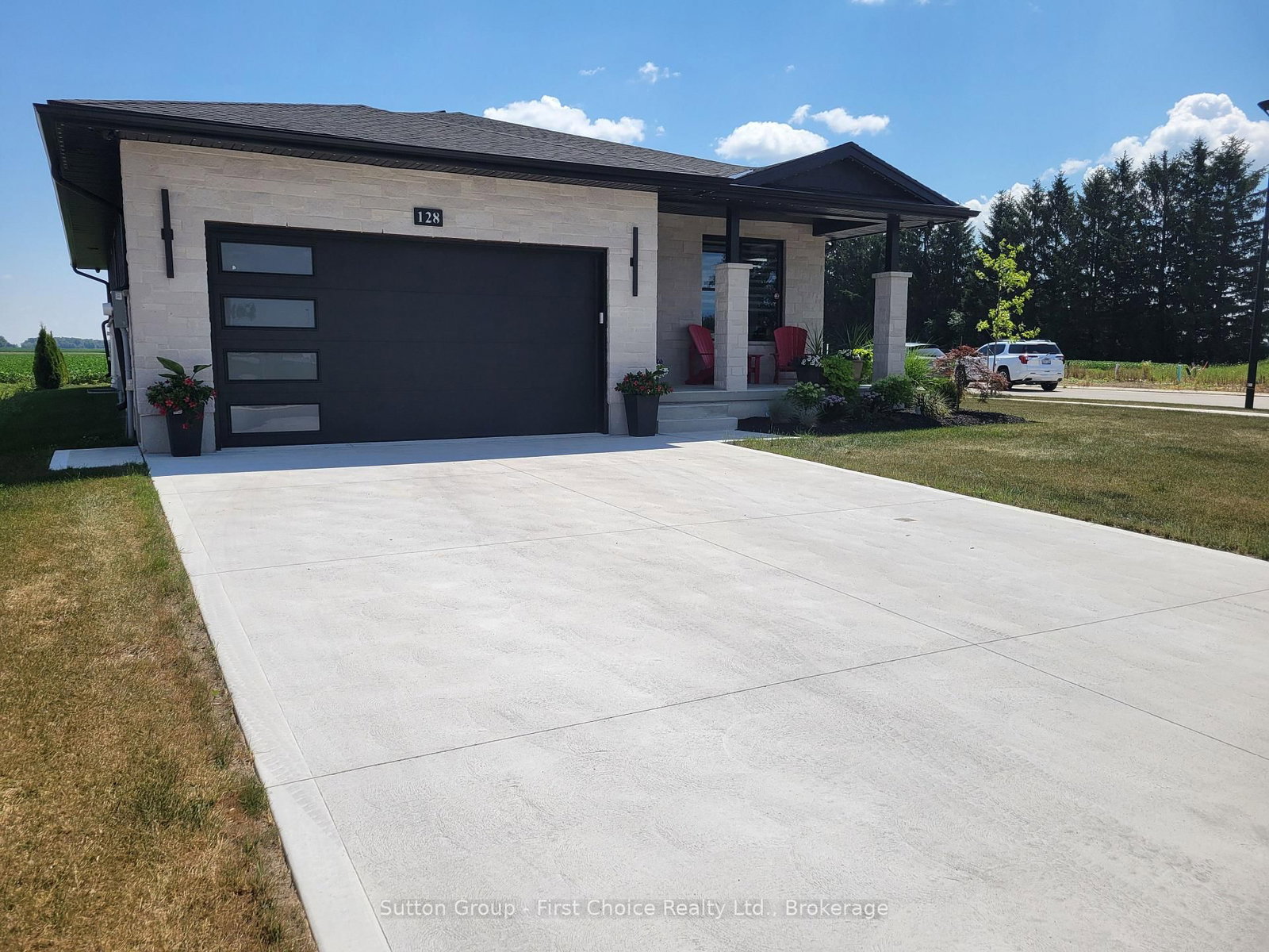 128 Rowe Avenue, South Huron — photo 4